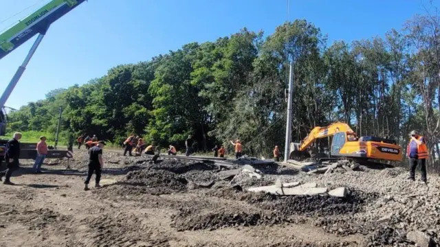 Роботи на місці вибуху в поїзді біля Боярки