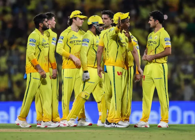 આઇપીએલ 2026 ઋતુરાજ ગાયકવાડ IPL 2026: પાંચ ટીમ અને પ્લૅઑફની એક જગ્યા; ચેન્નાઈનું પ્લૅઑફમાં પ્રવેશવાનું ગણિત શું છે? પંજાબ કિંગ્સ: રાજસ્થાન રૉયલ્સ: ચેન્નાઈ સુપર કિંગ્સ: દિલ્હી કૅપિટલ્સ: કોલકાતા નાઇટ રાઇડર્સ: બીબીસી ગુજરાતી ગુજરાત ન્યૂઝ સમાચાર ક્રિકેટ ટી20 મૅચ