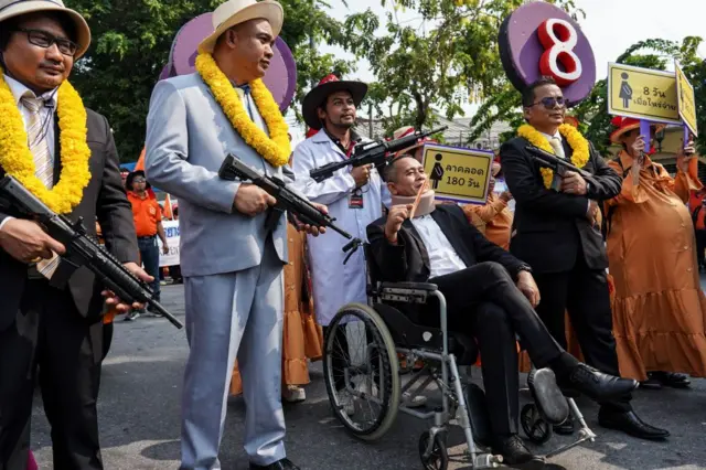 Люди с оружием