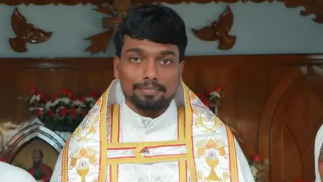 ஆபாசப் படம் எடுத்து மிரட்டல்- பாதிரியார் தலைமறைவு