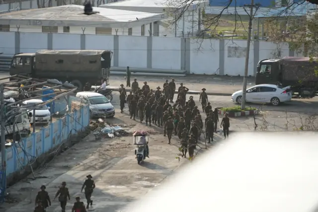စစ်တွေမှာတွေ့ရတဲ့ လုံခြုံရေးတပ်ဖွဲ့ဝင်များ