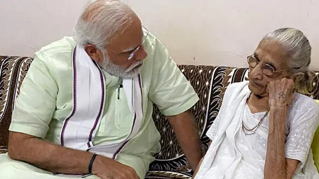 નરેન્દ્ર મોદી અને હીરાબહેન મોદી