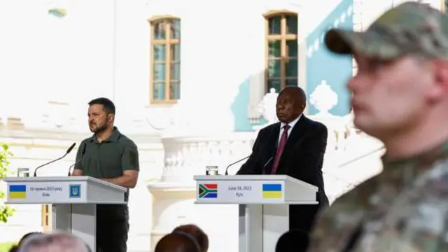 Onyeisiala Ukraine Volodymyr Zelensky na Onyeisiala Saụt Afrịka Cyril Ramaphosa