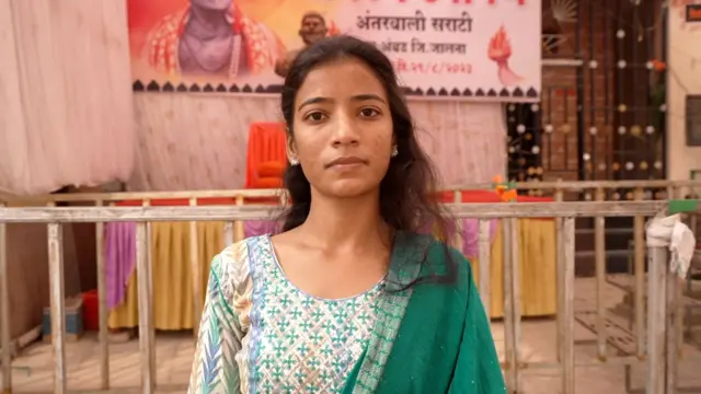 पूजा तारख 12 वीत असल्यापासून मराठा आरक्षणाच्या आंदोलनात आहे.