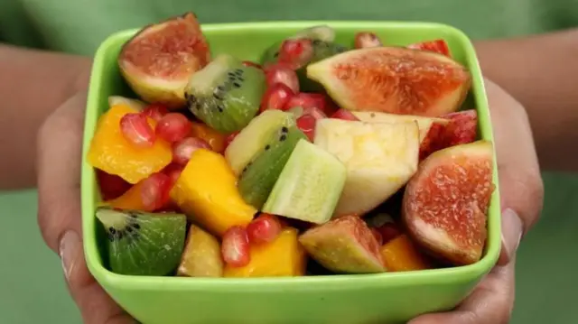 फायबर देणारी फळं