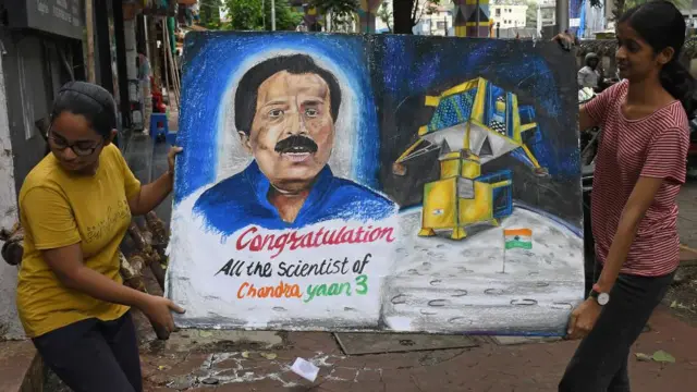 চন্দ্রযান ৩ এর সাফল্য কামনায় দুজন ছাত্রী