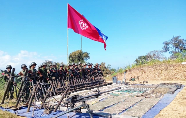 ပလက်ဝ ပွိုင့် ၃၇၇ တပ်စခန်းကို သိမ်းပိုက်ထားတဲ့မှတ်တမ်းပုံဆိုပြီး အေအေ ထုတ်ပြန်