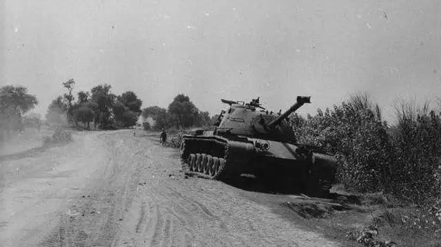 যুদ্ধে ক্ষতিগ্রস্ত একটি সাজোঁয়া যান 