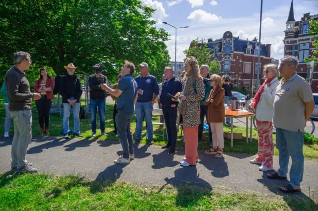 এমএইচ১৭ বিমানের নিহত যাত্রীদের স্বজনরা