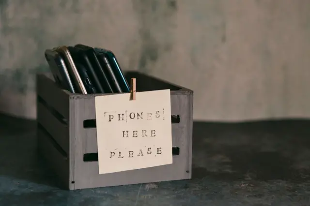 Support de téléphone portable avec panneau