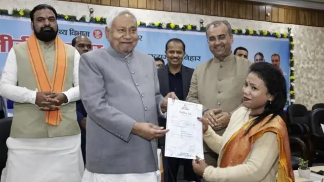 मुख्यमंत्री सचिवालयातील 'संवाद'मध्ये 1283 आयुष डॉक्टरांना नियुक्ती पत्रं देण्यात आली.