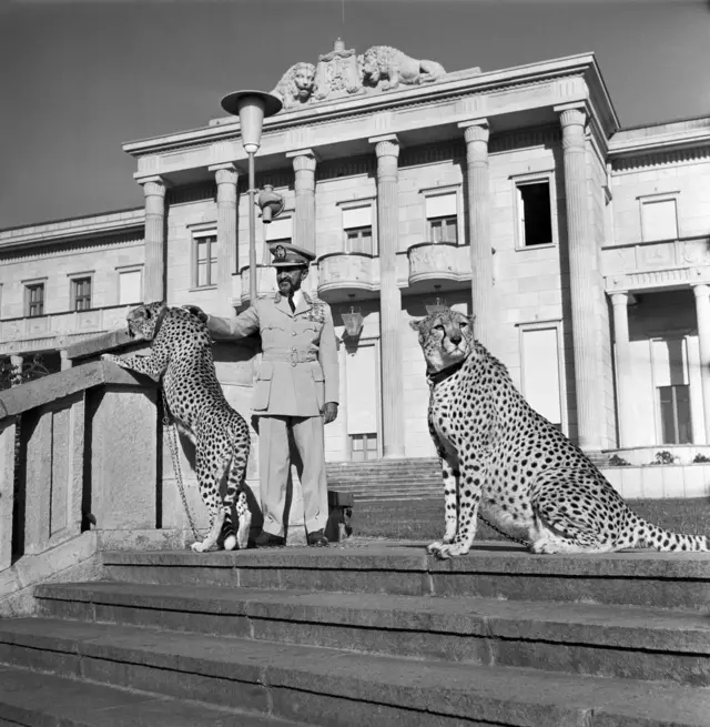 ቀዳማዊ ኃይለሥላሴ በኢዮቤልዮ ቤተ መንግሥት 