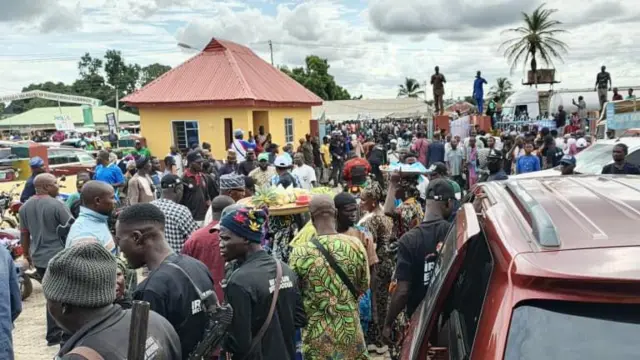 Ọpọ ero duro lati ki Sunday Igboho Kaabọ