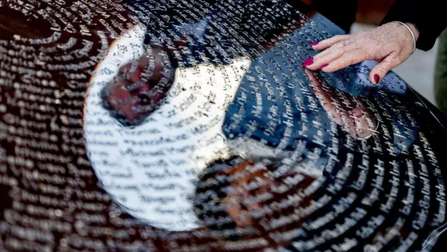 எம்எச்17 விமானம்: கொடிய நிகழ்வு நடந்து 10 ஆண்டுகளுக்கு பிறகு எழும் நான்கு முக்கிய கேள்விகள்