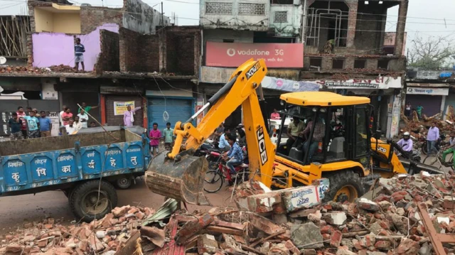 यह मामला उत्तर प्रदेश के महाराजगंज जिले का है. 