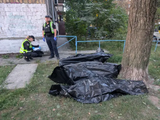 Загиблі кияни у мішках для трупів