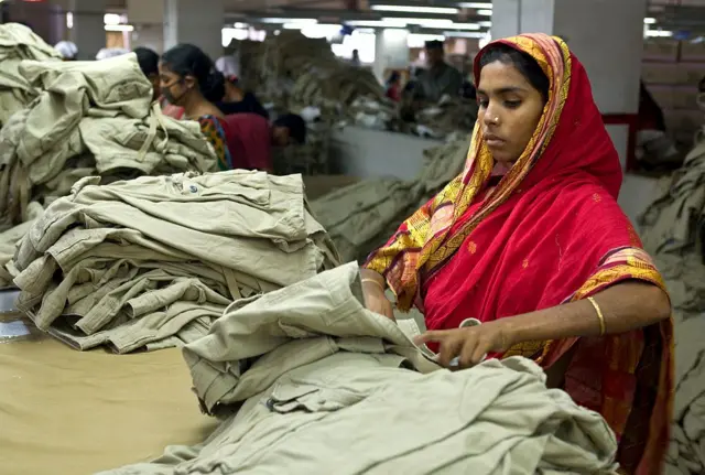 Rus porno Erik HD formatda Rus porno video: külot orqali korinadigan hol mushuk