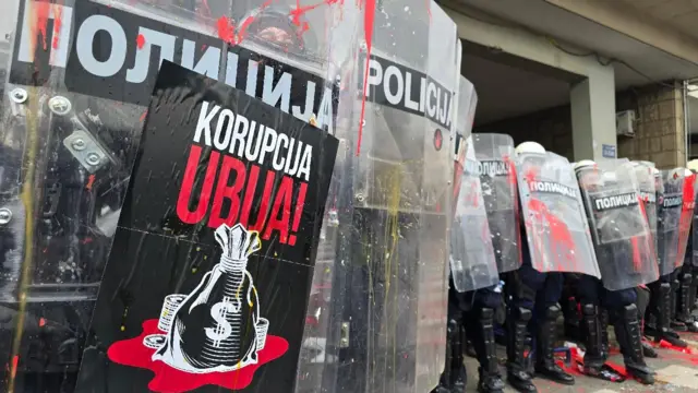 Policijski kordon u Novom Sadu 