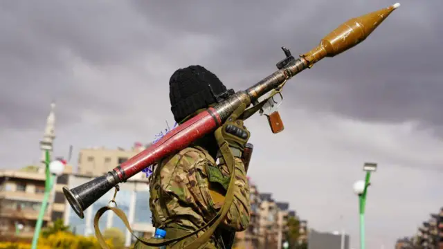 رژه نظامی به دستور دولت انتقالی سوریه در دمشق