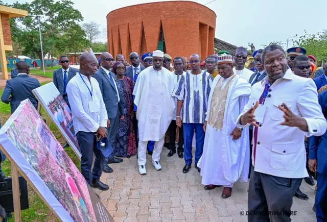 Les Premiers ministres du Tchad et du Sénégal en compagnie de leur homologue burkinabè lors de l'inaugaration du mausolée