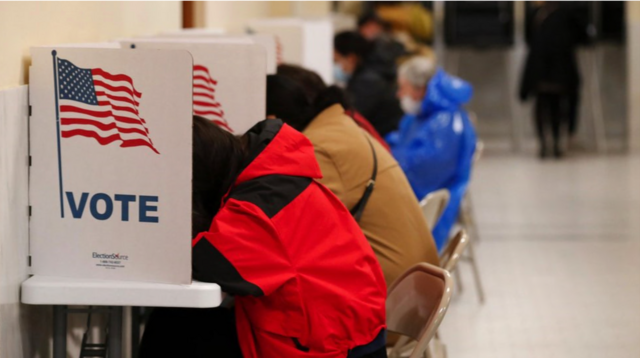 Pessoas votandoblaze cassino como funcionacabines 