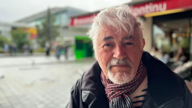 آلن بریه این پرونده را به‌عنوان «معمای سه‌گانه» توصیف کرده است