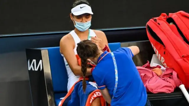 اما رادوکانو فصل گذشته با مشکلات زیادی از جمله مصدومیت مچ و کمر روبرو شد