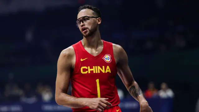 2023 年 8 月 31 日，在菲律宾马尼拉亚拉内塔体育馆举行的 FIBA 男篮世界杯第 7 比赛日 17–32 名排位赛 M 组比赛中，中国队 1 号球员李凯尔（Kyle Anderson）在对阵安哥拉的比赛中