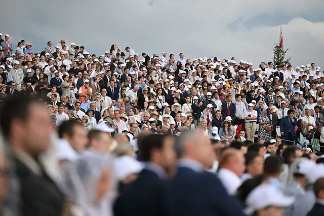 Fieles de la FSSPX en la misa de Ecône.
