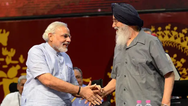 ਪ੍ਰਧਾਨ ਮੰਤਰੀ ਨਰਿੰਦਰ ਮੋਦੀ ਅਤੇ ਪੰਜਾਬ ਦੇ ਸਾਬਕਾ ਮੁੱਖ ਮੰਤਰੀ ਮਰਹੂਮ ਪ੍ਰਕਾਸ਼ ਸਿੰਘ ਬਾਦਲ