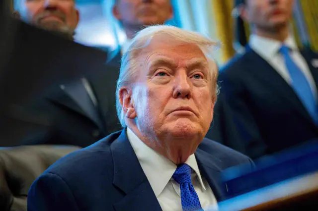 ओभल अफिसमा फेब्रुअरी २०२६ मा एउटा कार्यक्रममा डोनल्ड ट्रम्प।