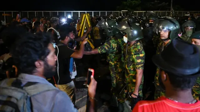 Göstericiler ve güvenlik kuvvetleri