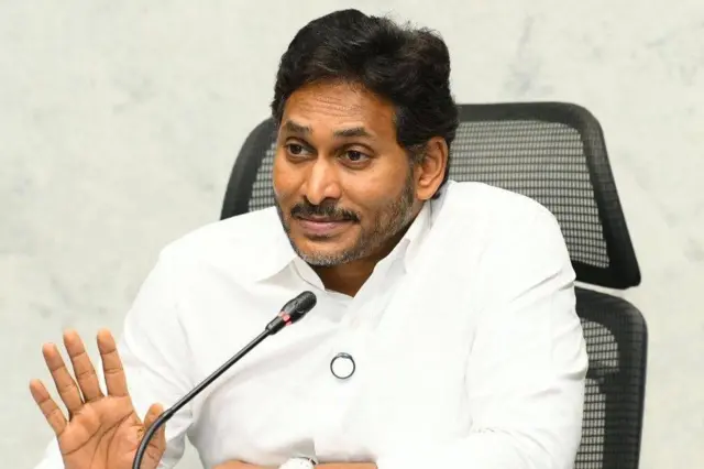 మాజీ ముఖ్యమంత్రి వైఎస్‌ జగన్‌మోహన్‌రెడ్డి 