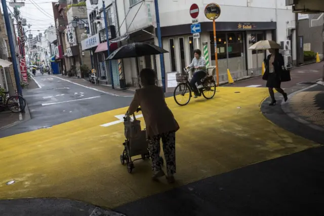 คนญี่ปุ่นทั่ว ๆ ไป เดินตลาด 