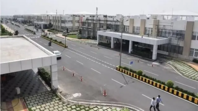 అమరావతి ప్రాంతంలో నిర్మాణాలు