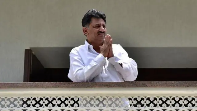 कर्नाटकाबाहेरही डीके शिवकुमार यांनी काँग्रेसला अनेकदा संकटातून वाचवलं आहे.