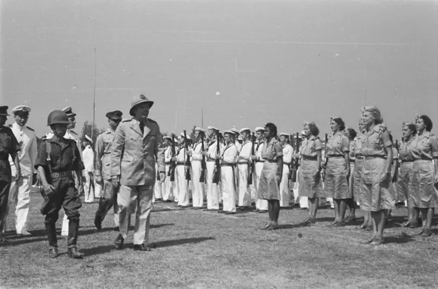 Parade Brigade-U dalam rangka Hari Ratu, 31 Agustus 1946 di Batavia.