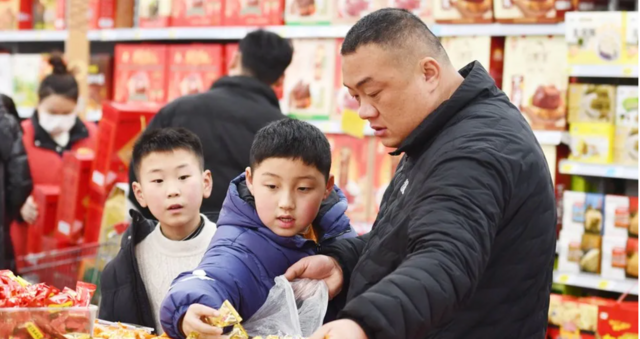 Çin düşen tüketici fiyatları ile deflasyon riski yaşıyor
