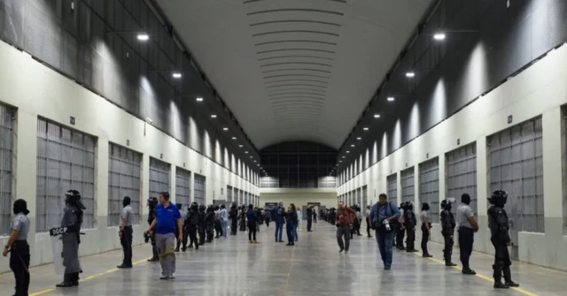 Uluslararası medyaya cezaevinin bazı bölümleri gezdirildi