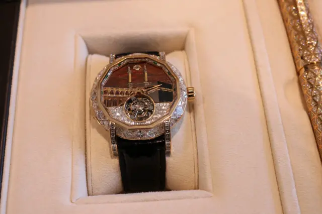 عمران خان، گھڑی