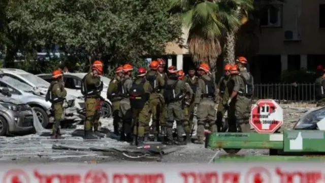 अस्पताल के बाहर की तस्वीर