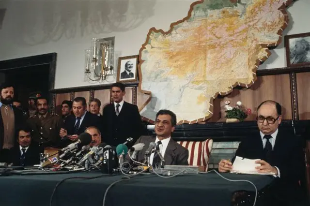 کشتمند نفر اول در کنارببرک کارمل 