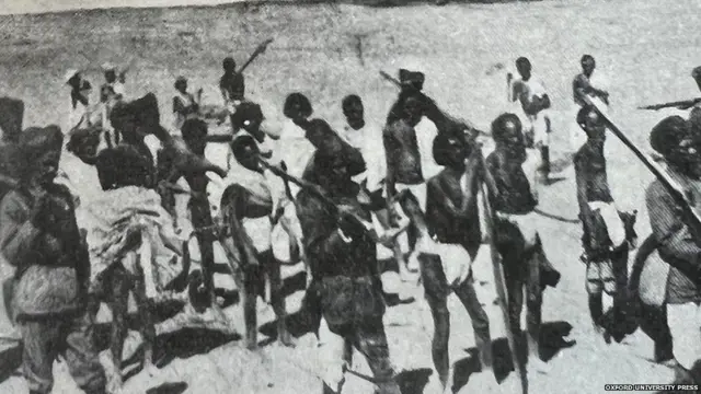 போலீஸ் காவலில் பிர்ஸா முண்டாவின் ஆதரவாளர்கள்