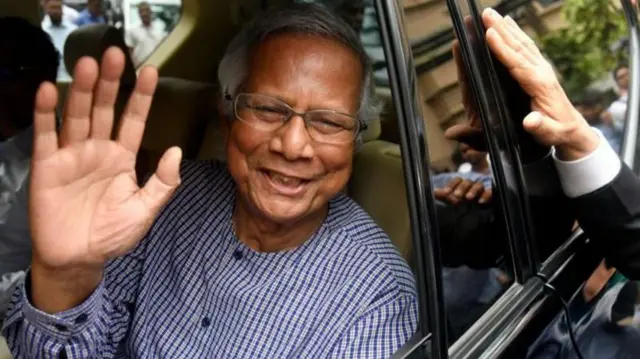 1980 की दशक के शुरुआती सालों में प्रोफ़ेसर यूनुस सफल रहे और बाद में ग्रामीण बैंक की स्थापना हुई.