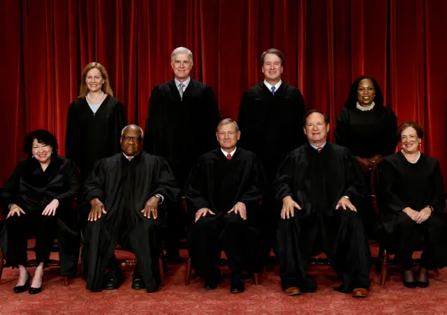 صورة جماعية لقضاة المحكمة العليا
