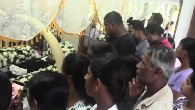 ඝාතනයට ලක්වූ නීතඥ බුද්ධික මල්ලවආරච් සහ ඔහුගේ බිරිඳගේ දේහ 