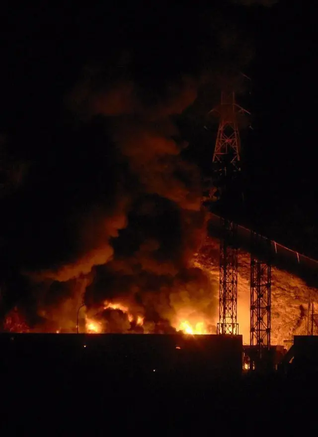 बॉम्बस्फोटांनंतर काराकसमधील सर्वात मोठ्या लष्करी संकुलाची स्थिती सांगणारा फोटो