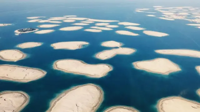 ஐக்கிய அரபு அமீரகம்: பத்து லட்சம் கோடியில் கட்டப்பட்ட செயற்கை தீவுகளில் என்ன உள்ளது?