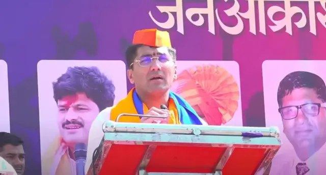 जनआक्रोश मोर्चात बोलताना संग्राम जगताप