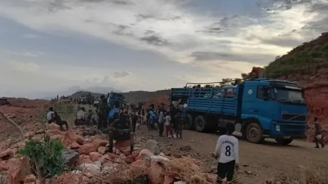 ተፈናቃዮችን የሚመልሱ ተሽከርካሪዎች 